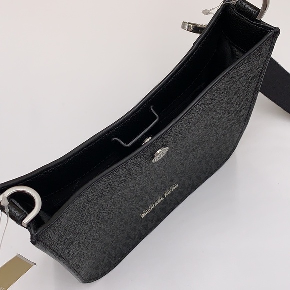 MICHAEL KORS
Briley Small Logo Messenger Bag BLACK SIGNATURE COLOR - Picture 10 of 15